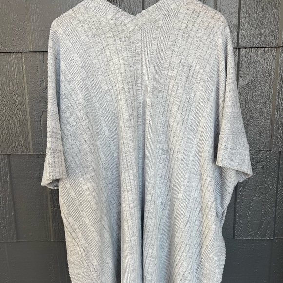 Hello Nite gray open front short sleeve cardigan - Picture 4 of 10